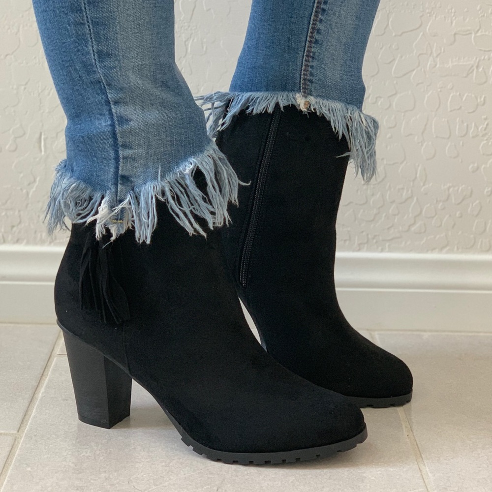 NIB Black Chic Tassel Detail Chunky Heel Boots - Picture 2 of 8